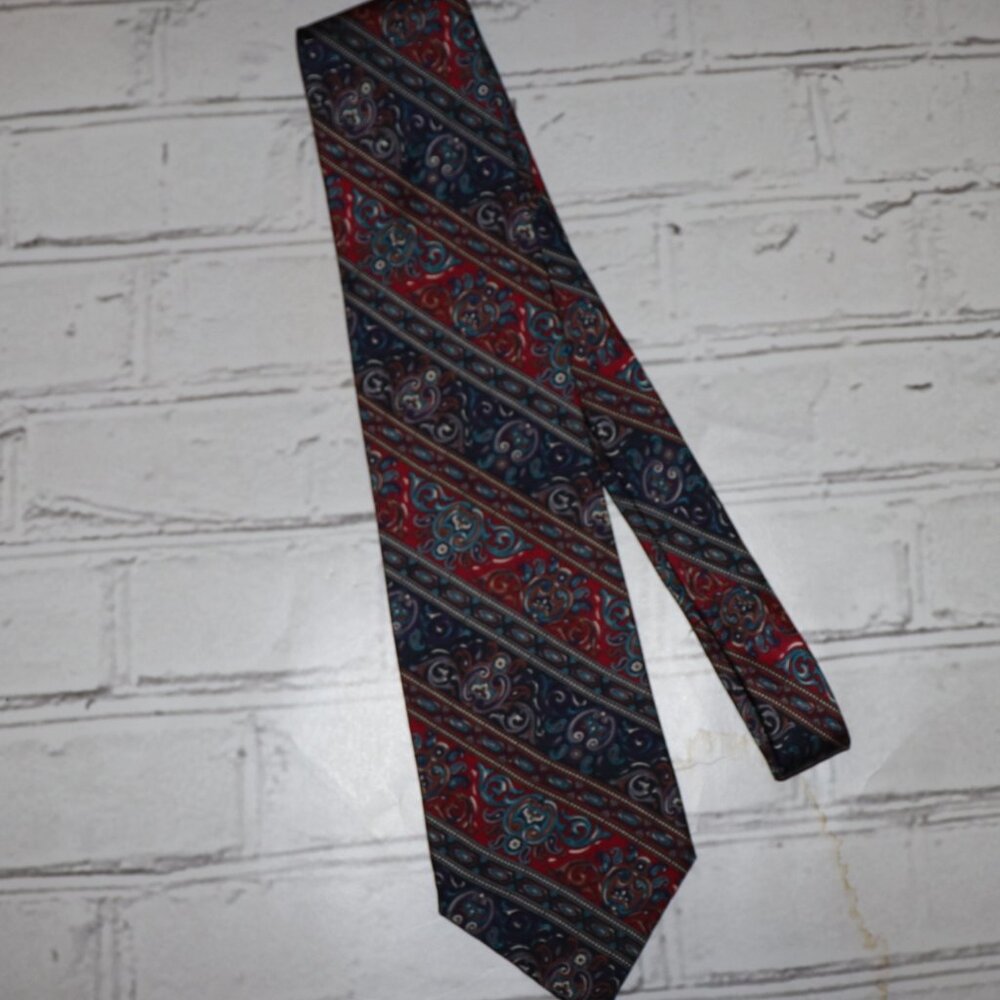 👔 Court House Square Men's Tie – Classic Paisley Stripe   Approx. 56" long |